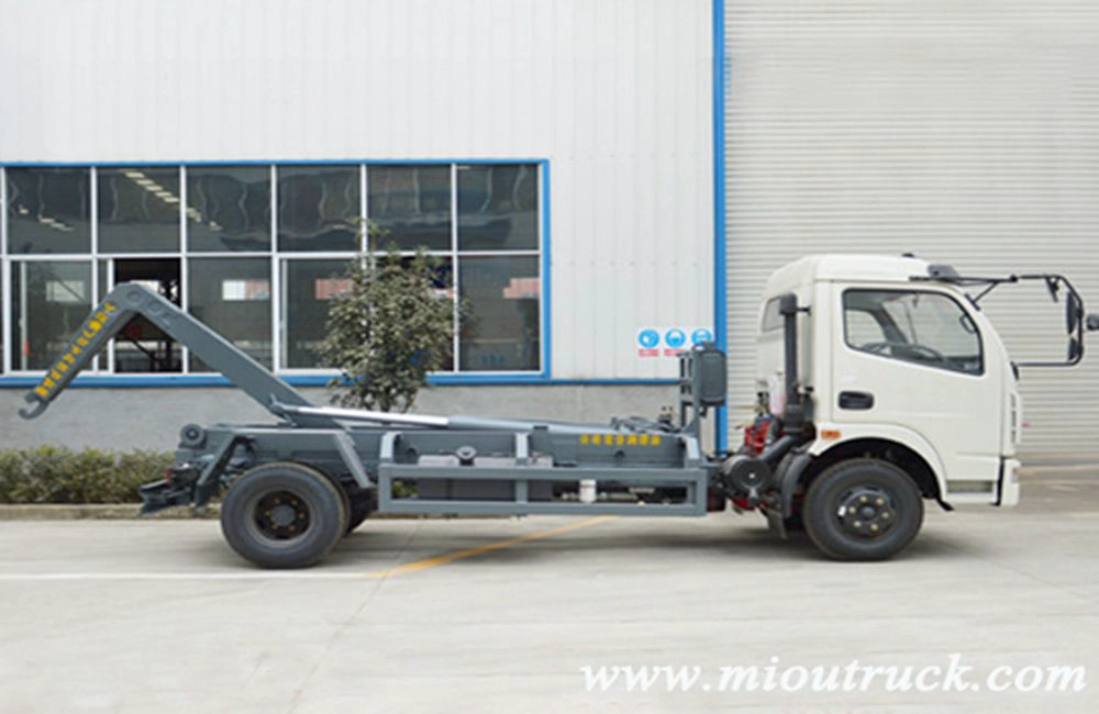 Dongfeng 4x2 6 m³ camión de basura Skip Loder