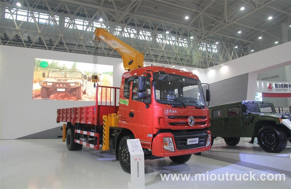 Dongfeng 4x2 mini truck mounted crane