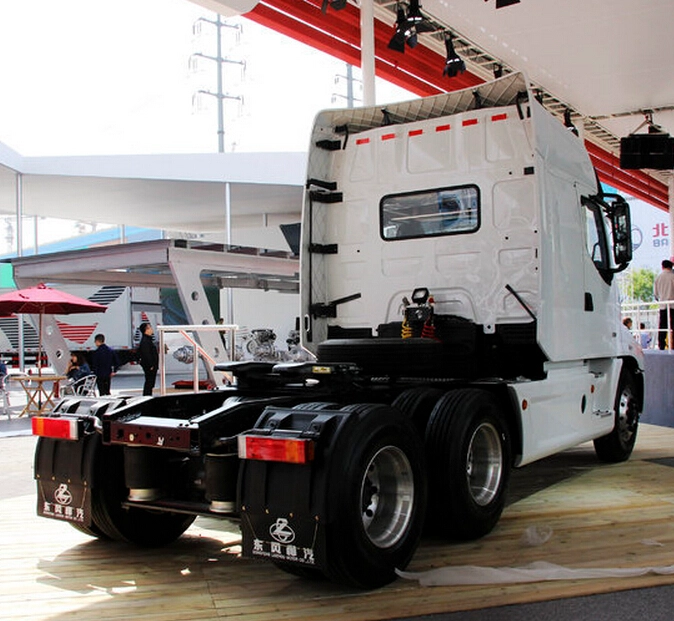 Dongfeng 6*4 trailer truck tracked tractor 520hp tractor head sale