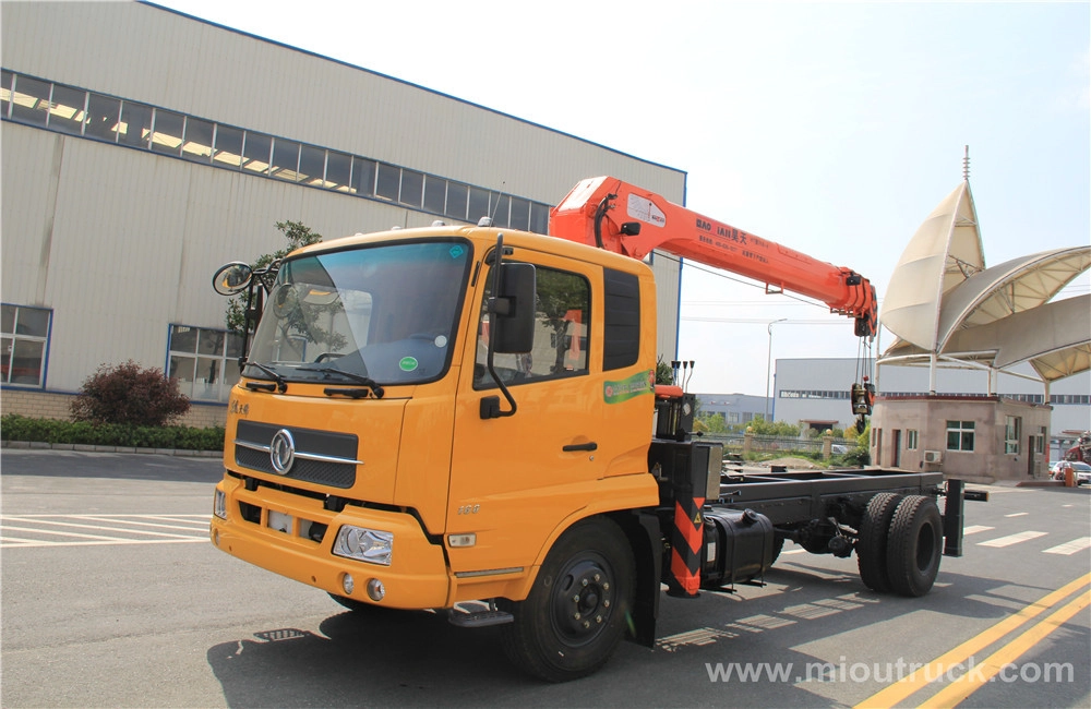 Dongfeng B07 xe tải gắn cẩu 7 tấn 4X2 xe tải cánh tay thẳng với các nhà sản xuất cần cẩu Trung Quốc