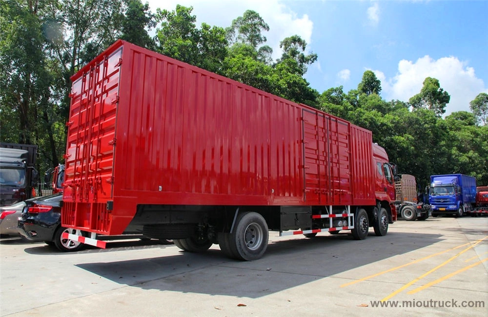 Dongfeng Chenglong M5 6 x2 240 caballos de fuerza 9.6 metros van camión (LZ1250M5CAT)