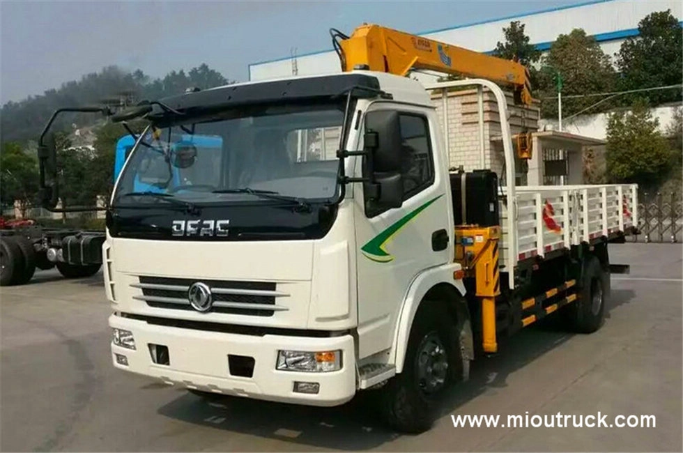 东风多利卡 B07 140HP 4 × 2 汽车起重机 (YL5110JSQF1)