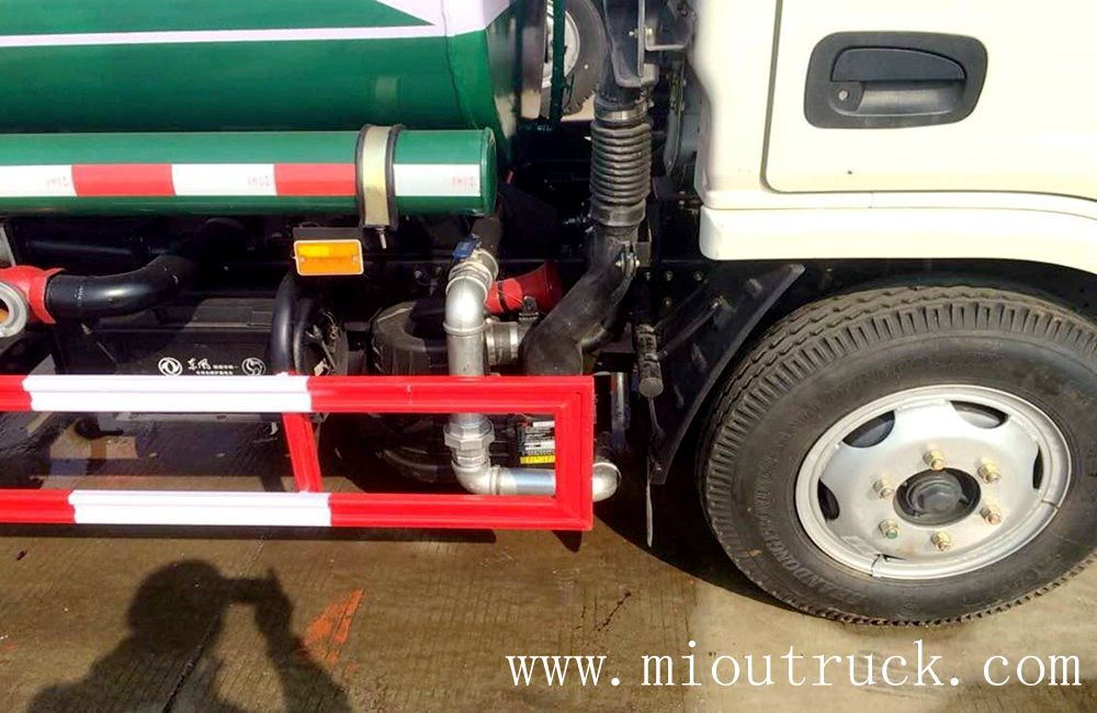 Dongfeng Duolika Water Truck 102HP 4X2 DFA1070SJ35D6