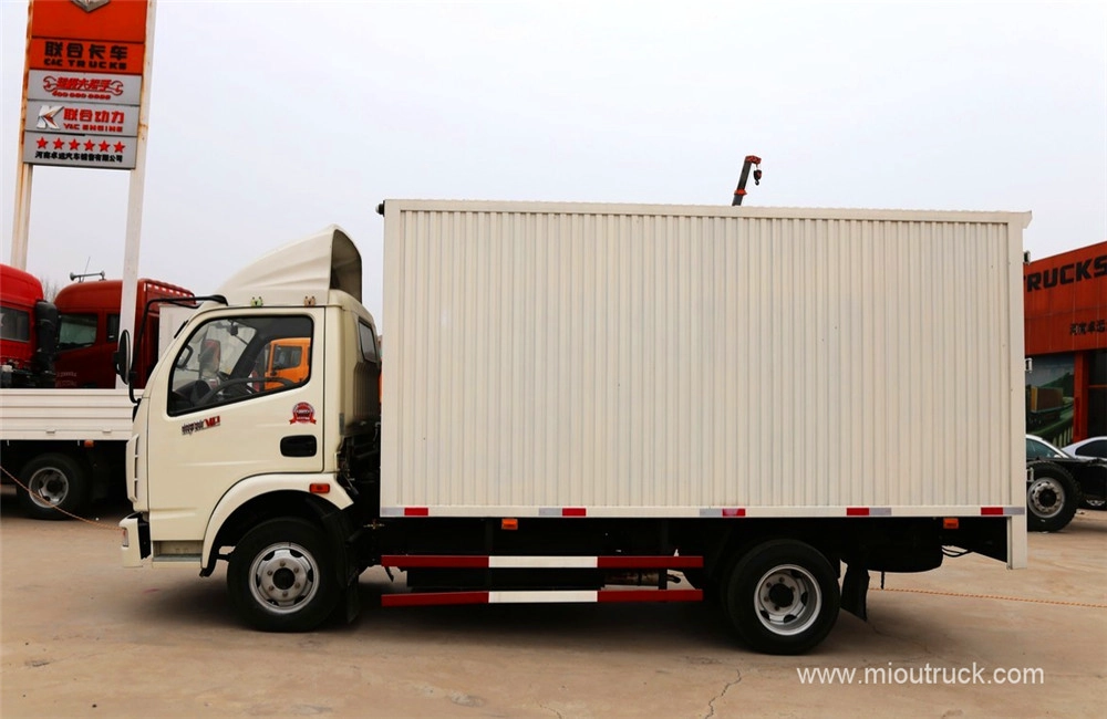Dongfeng ShenYu YUHU 112 horsepower 4 x2 4.2 meters single side light trucks (gasoline/CNG)