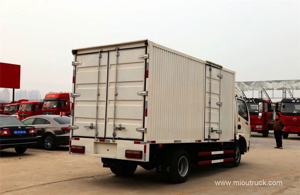 Dongfeng ShenYu YUHU 112 horsepower 4 x2 4.2 meters single side light trucks (gasoline/CNG)