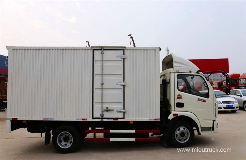 Dongfeng ShenYu YUHU 112 horsepower 4 x2 4.2 meters single side light trucks (gasoline/CNG)