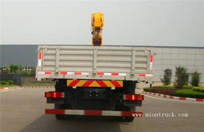 Dongfeng Tianlong 260 hp 6X4 truck crane