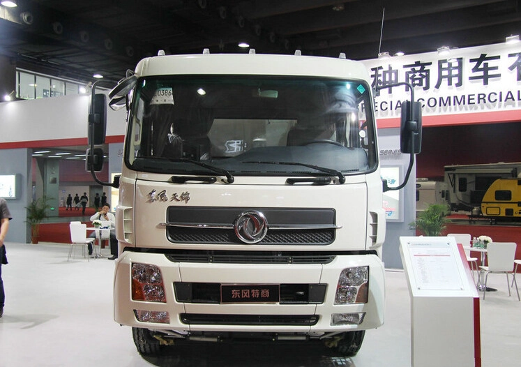 ถนนขายร้อนกวาดรถบรรทุก Dongfeng ถนนผู้ผลิตจีนกวาดรถบรรทุก