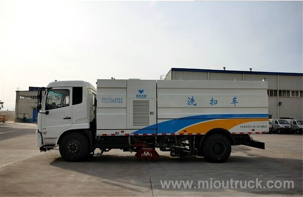 Low price with good performance Dongfeng brand GW 12495kg road sweeping vehicle with wash function