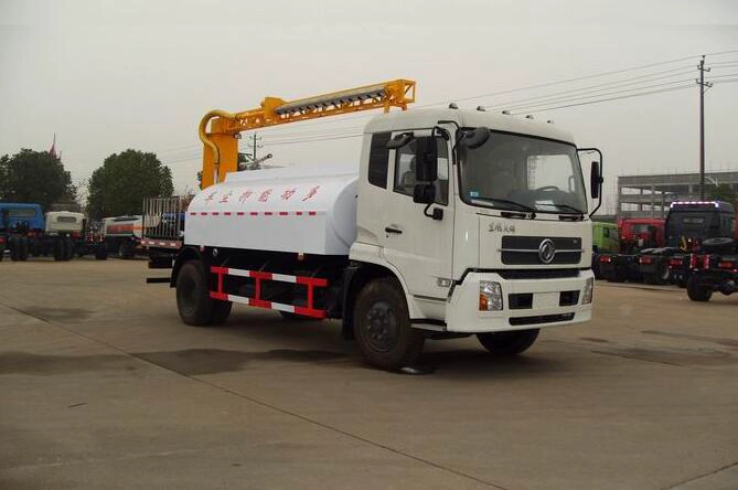 precio bajo con un buen rendimiento Dongfeng carretera marca el barrido del polvo del coche del vehículo