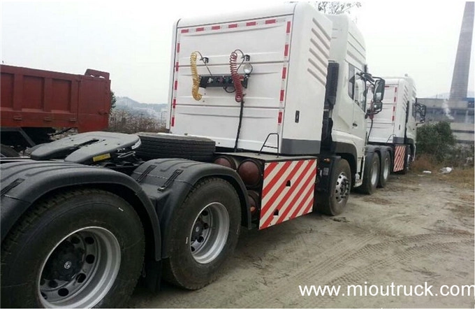 中国卡车价格东风 375 马力 6 × 4 CNG 牵引车出售