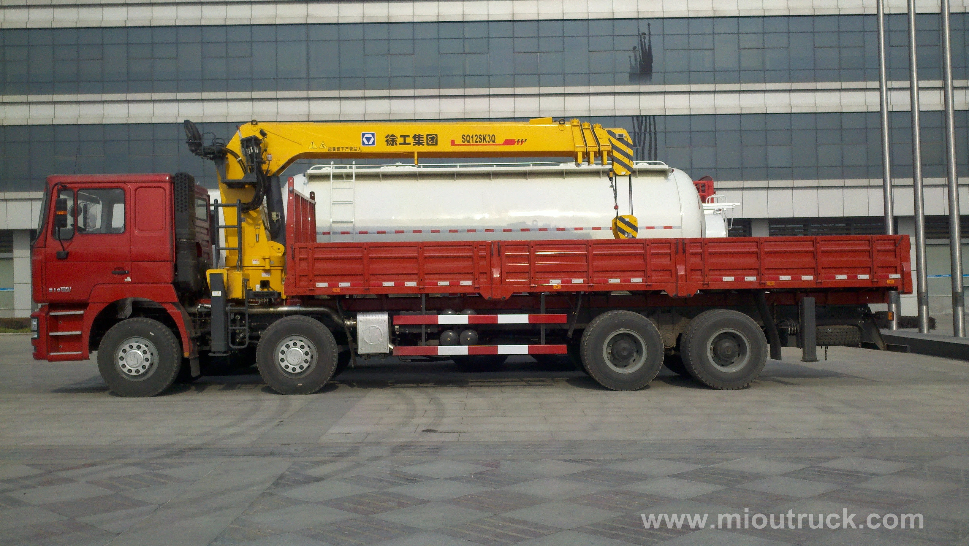 Camion de cargaison de SHACMAN 8 x 4 srtaight bras monté fournisseur Chine grue à vendre