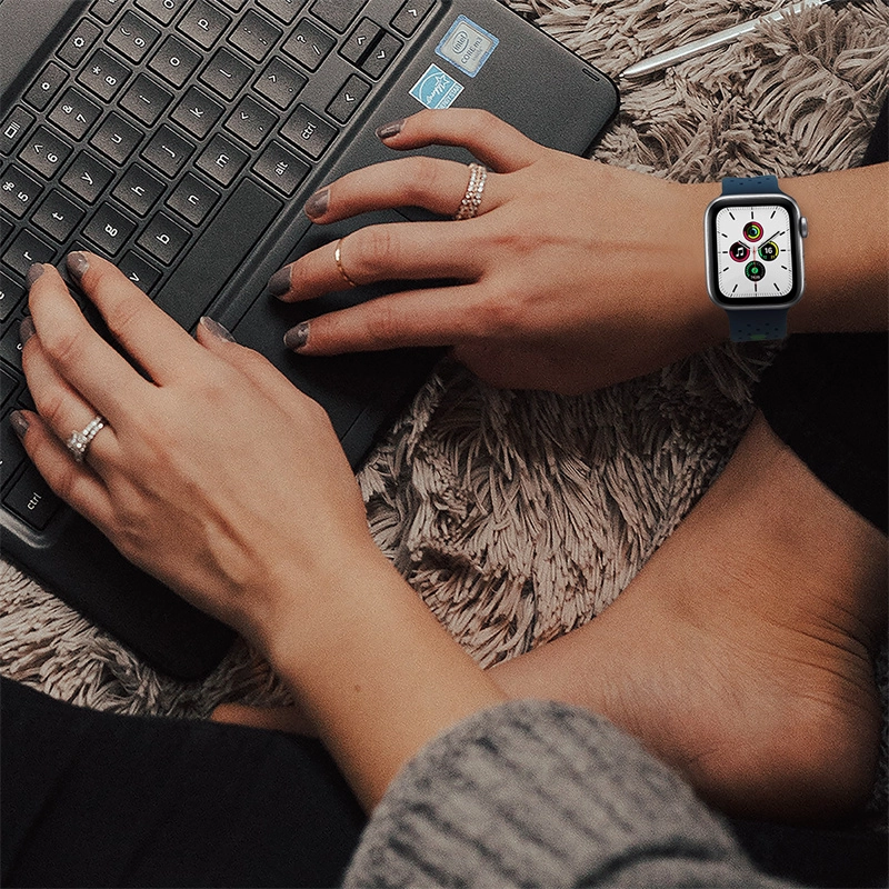 CBIW521 Correa de banda de reloj de silicona de doble color para Apple Watch Series 7 6 5 4 3