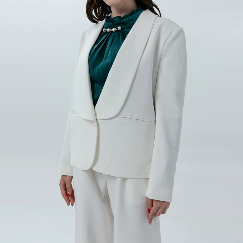 Giacca da donna semi-fit con rever sciallato