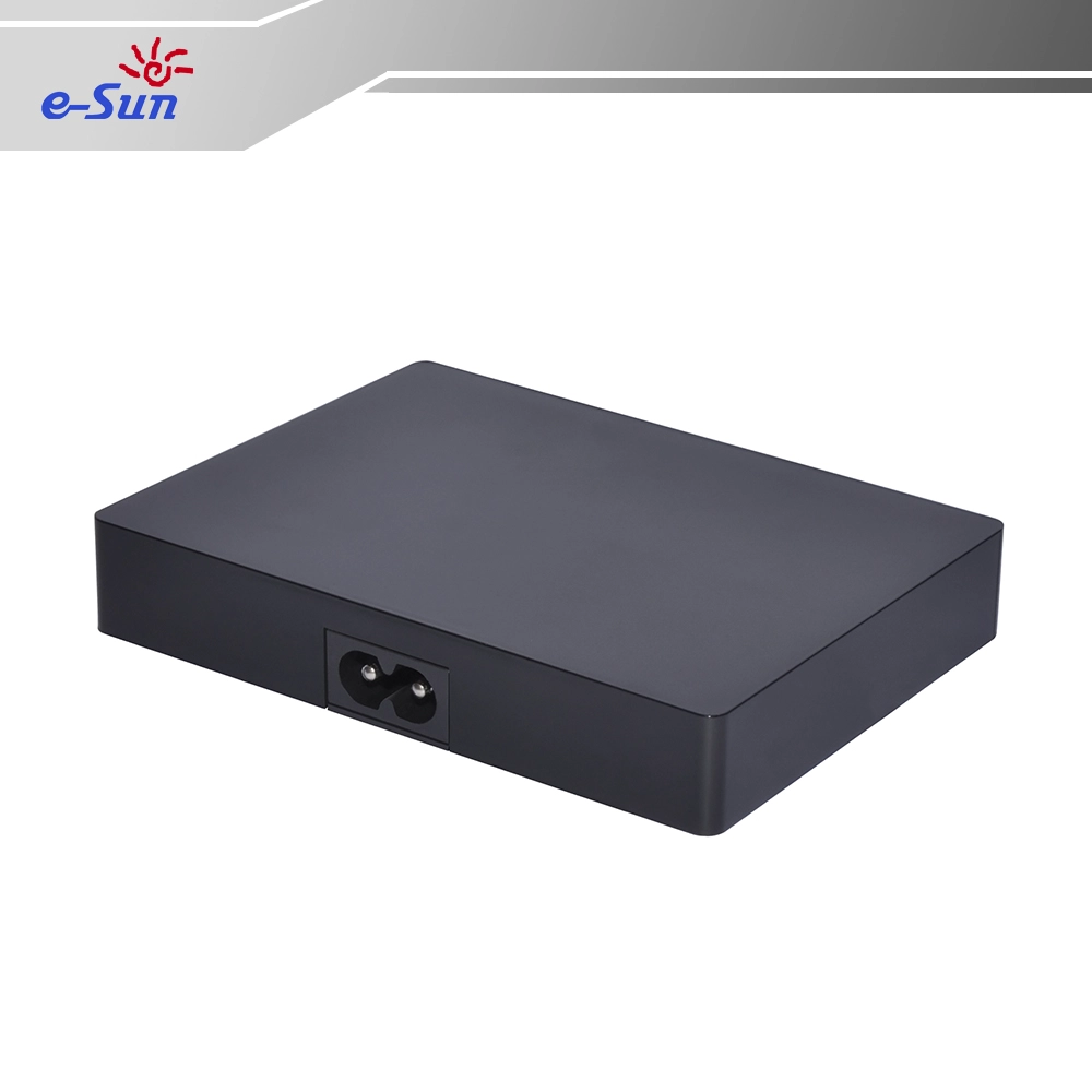 El adaptador con 5 puertos puede cargar el ordenador portátil, la tableta, el teléfono elegante al mismo tiempo.