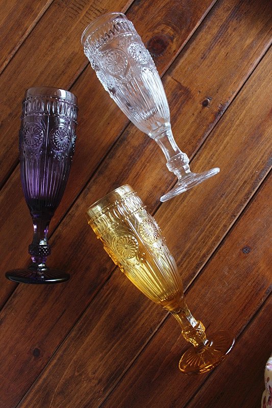vintage style champagne glasses