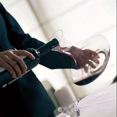 How to use wine glass decanters