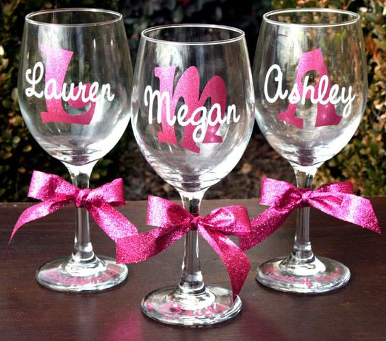 What are the steps required for red wine glass customization?