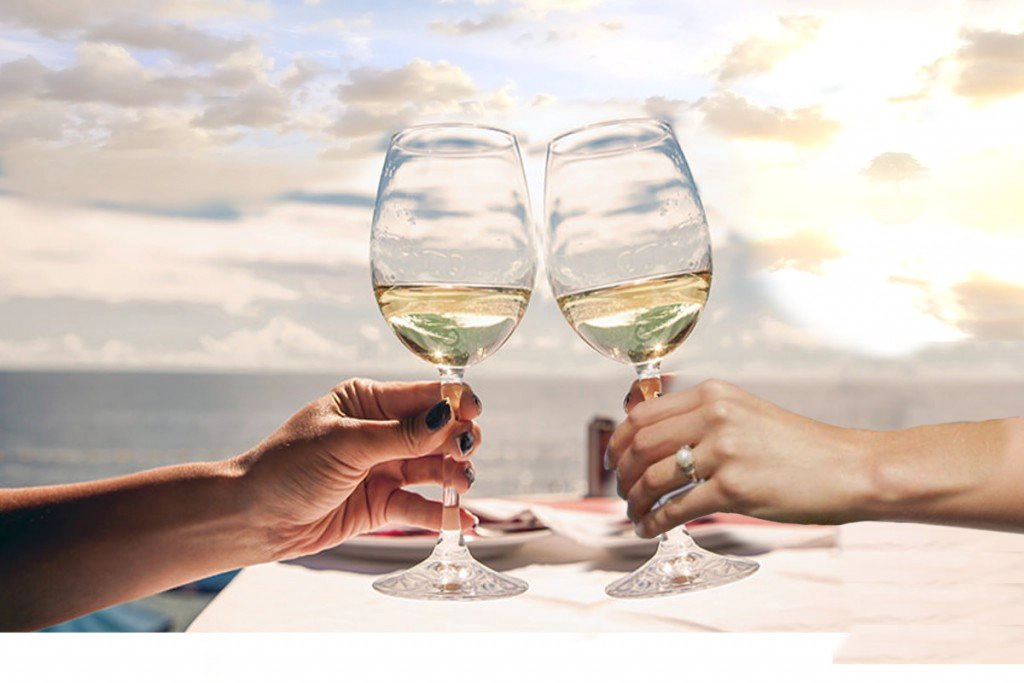 Can I bring wine glass on a plane?