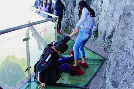 High altitude glass path plank