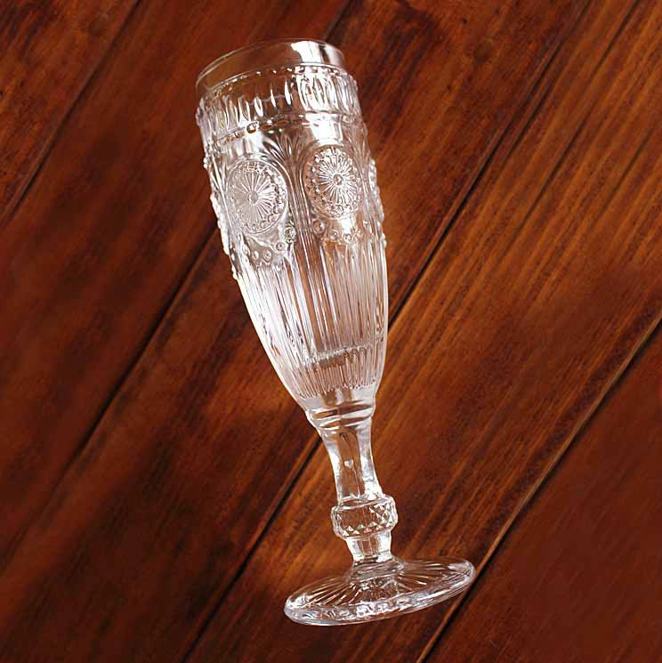 vintage style champagne glasses