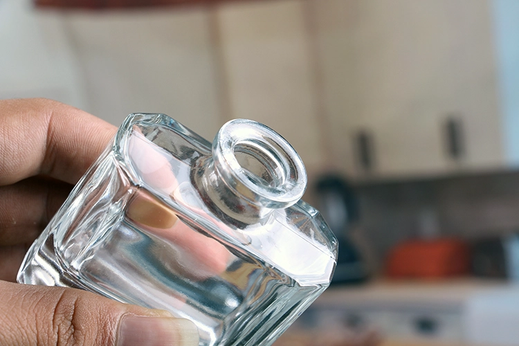 Room scent diffuser