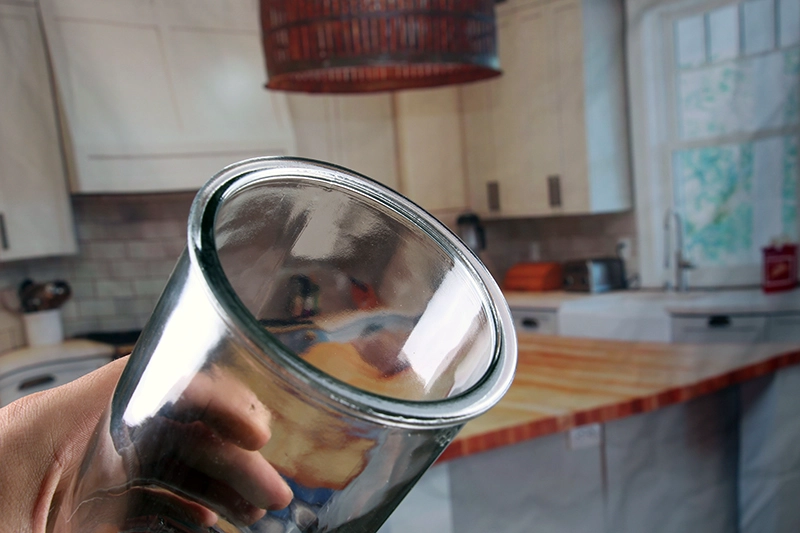 Sealable glass jars