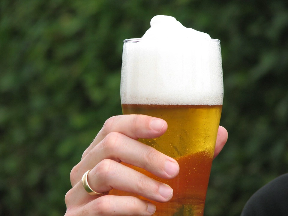 China Promotion Beer glass in February