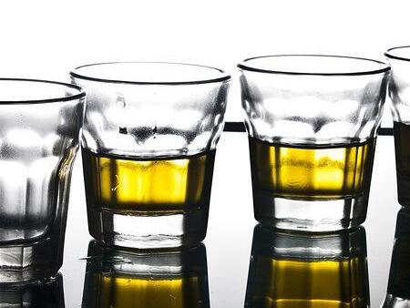 Why do whiskey glasses need to be customized?