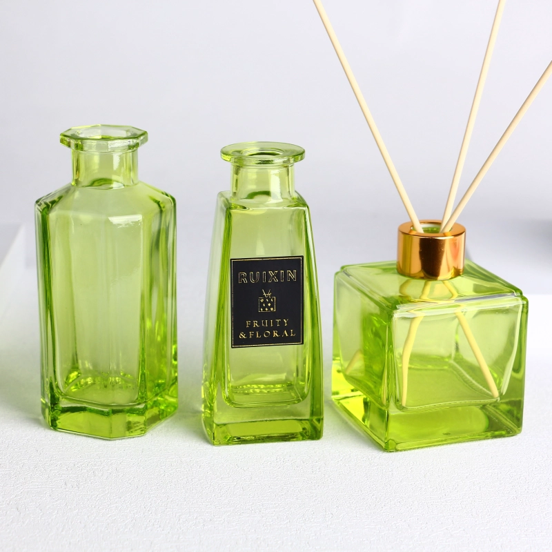 Bottiglia di profumo di colore verde di forma quadrata da 20 cl Bottiglia con diffusore in vetro personalizzato di lusso da 150 ml