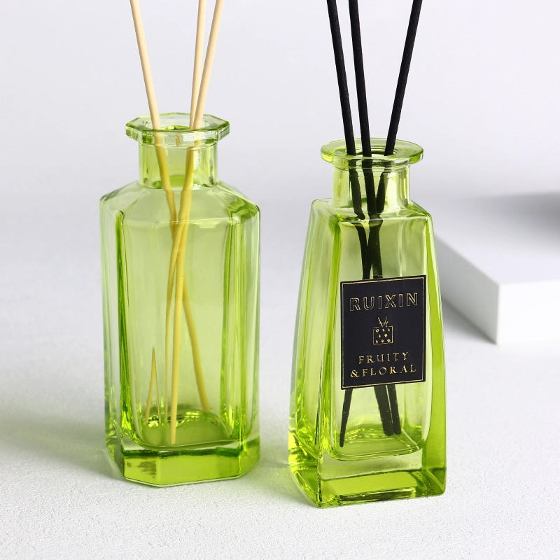 Bottiglia di profumo di colore verde di forma quadrata da 20 cl Bottiglia con diffusore in vetro personalizzato di lusso da 150 ml
