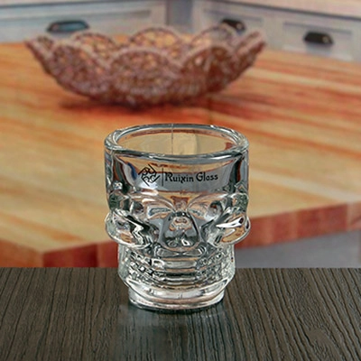 45 ml 1,5 Unze Bar Schädel geformt Schuss Glas benutzerdefinierte Großhandel liefern