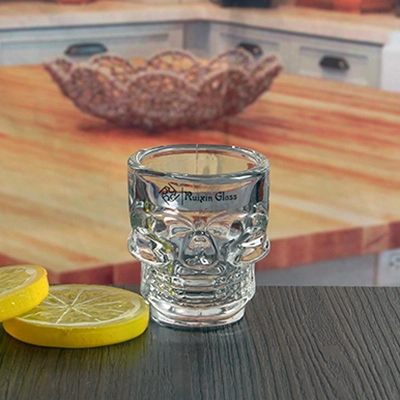 45 ml 1,5 Unze Bar Schädel geformt Schuss Glas benutzerdefinierte Großhandel liefern