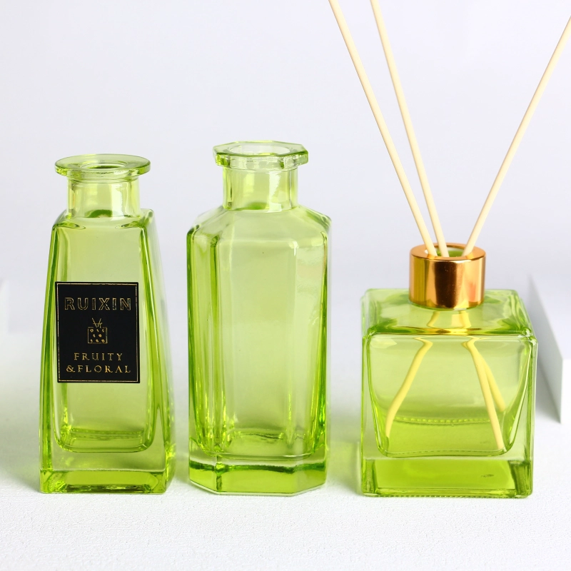Botella difusora con tapa, botella de perfume de color verde de fábrica de China, botella difusora de vidrio personalizada de lujo de 200ML