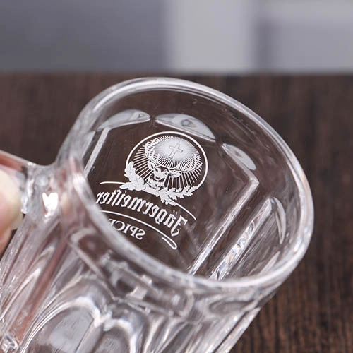 Groothandel 4 oz mini bierglazen passen biermok met logo aan