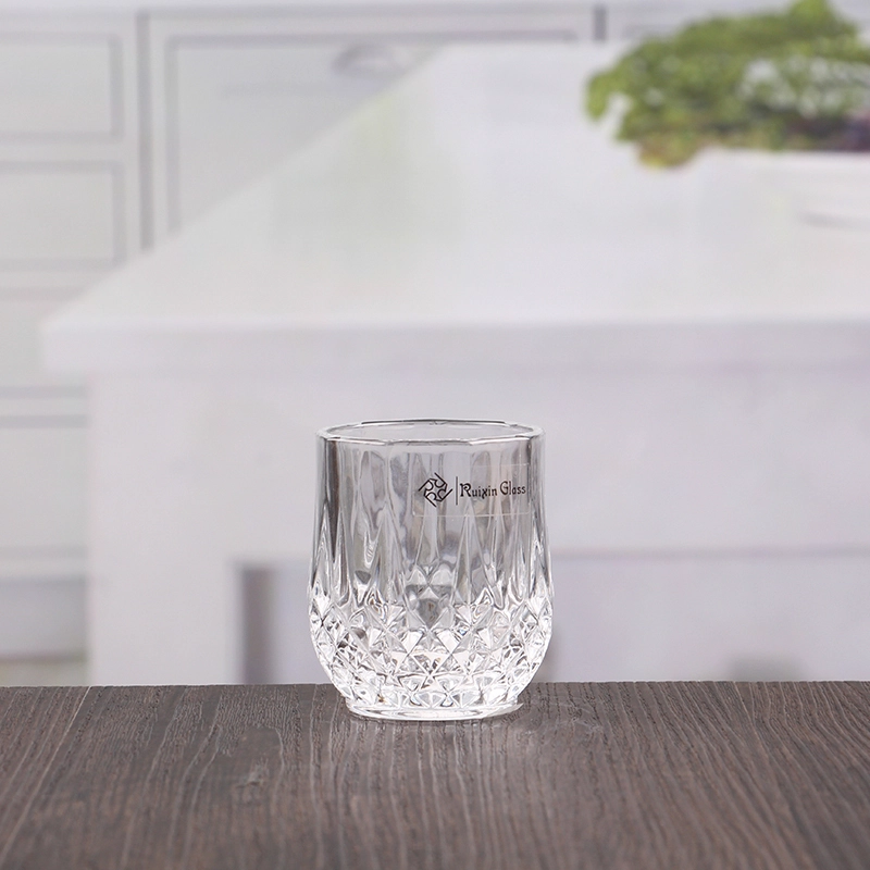 Groothandel Goedkope veelhoekige gepersonaliseerde shot glazen met een capaciteit van 84ml