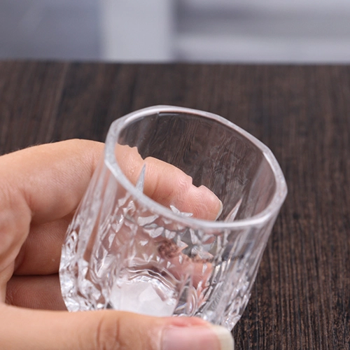 Groothandel Goedkope veelhoekige gepersonaliseerde shot glazen met een capaciteit van 84ml