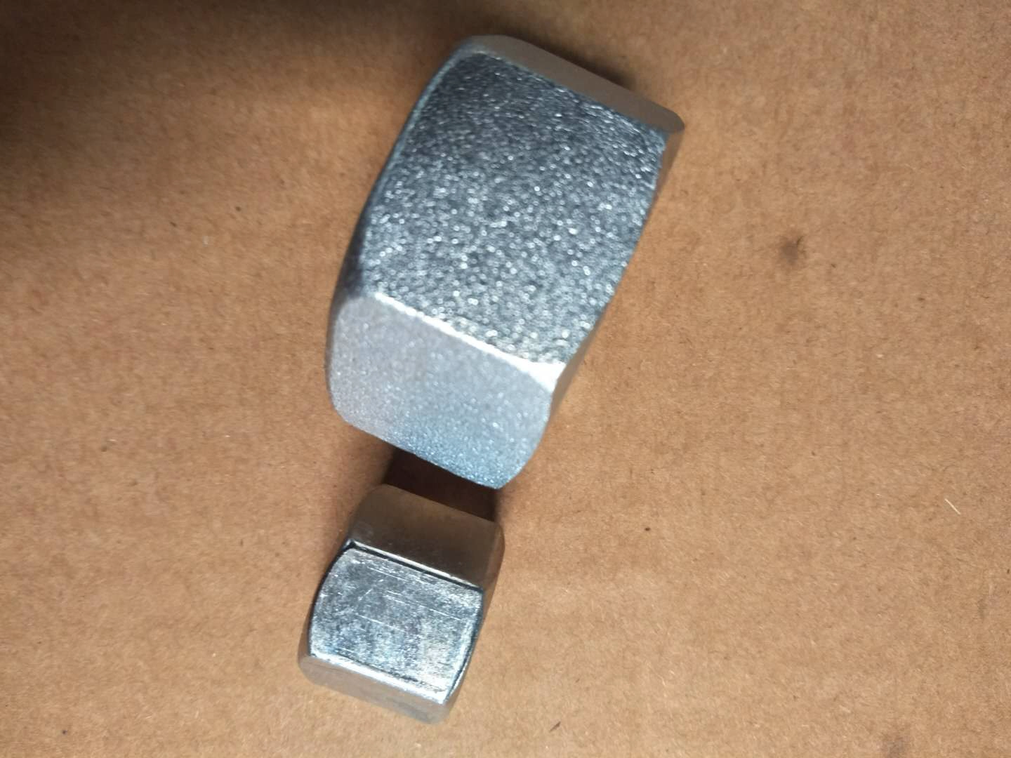 DADO FUNZIONALE EO DUR CON ANELLO DI TENUTA