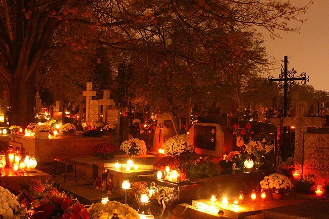 Halloween: We all have a candle holder to light - Halloween candle holders supplier
