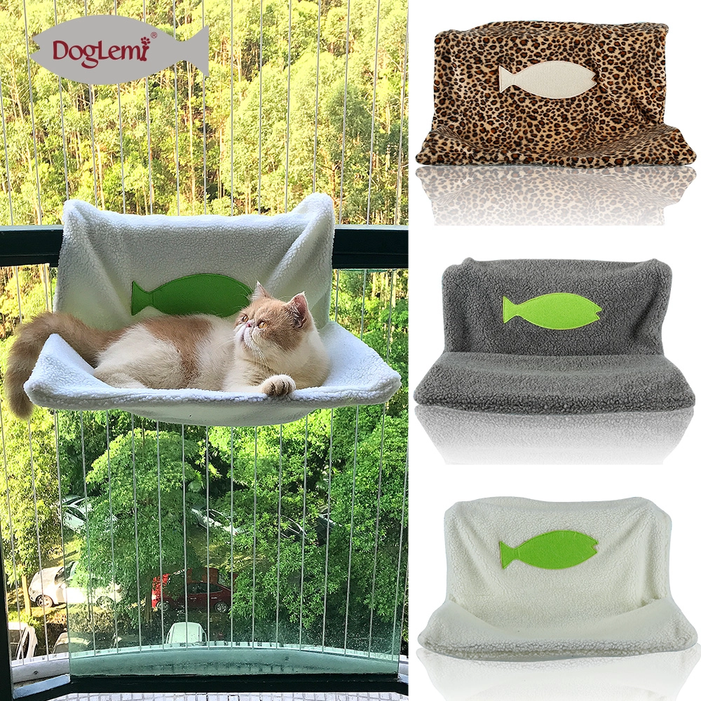 Lit suspendu pour chats au coin du feu