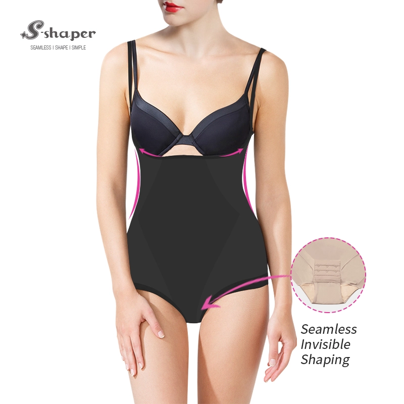 Fabbrica di body senza maniche aperta