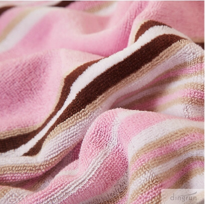 Gepersonaliseerde luxe streep badhanddoek