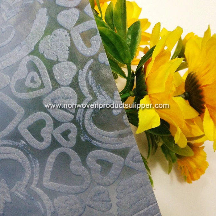 China Company Light Blue Heart-shaped Embossing GT-HSLIBL01 PP Spunbonded Non Woven Fabric Flower Wrapping