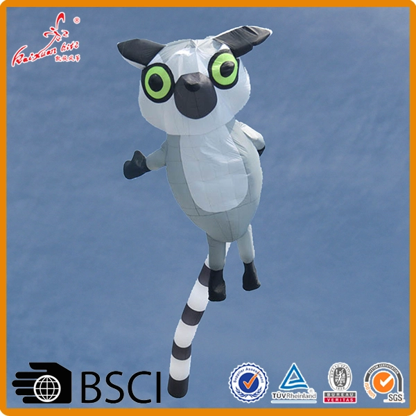 Hot koop kleurrijke lente zomer outdoor plezier spel speelgoed lange staart maki opblaasbare zachte kite