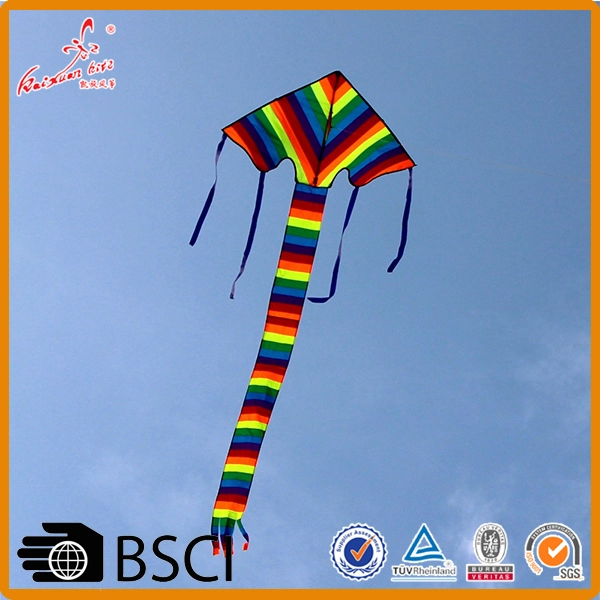Pequeño cometa delta del arco iris para niños con hilo de cometa de la fábrica de cometas de Shandong