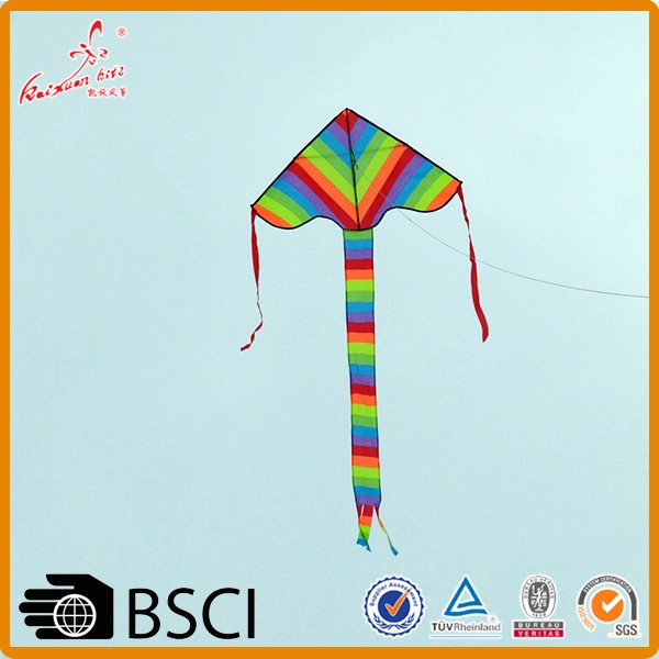 Pequeño cometa delta del arco iris para niños con hilo de cometa de la fábrica de cometas de Shandong