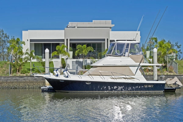 Waterfront Modern Home con lujosas características de diseño