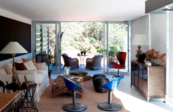 Increíble casa moderna construida con cuatro contenedores de envío