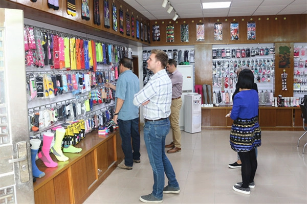 customer visit show room