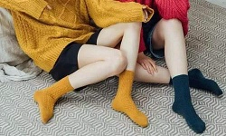 如何选择不同类型的腿的袜子颜色？